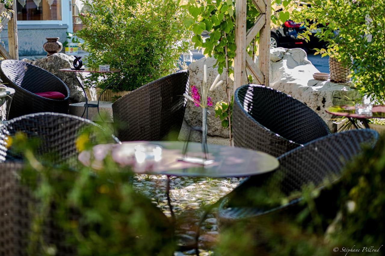 Hotel De La Truite & Spa Le Petit Nautilus Le Pont エクステリア 写真