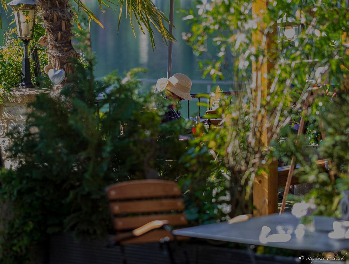 Hotel De La Truite & Spa Le Petit Nautilus Le Pont エクステリア 写真