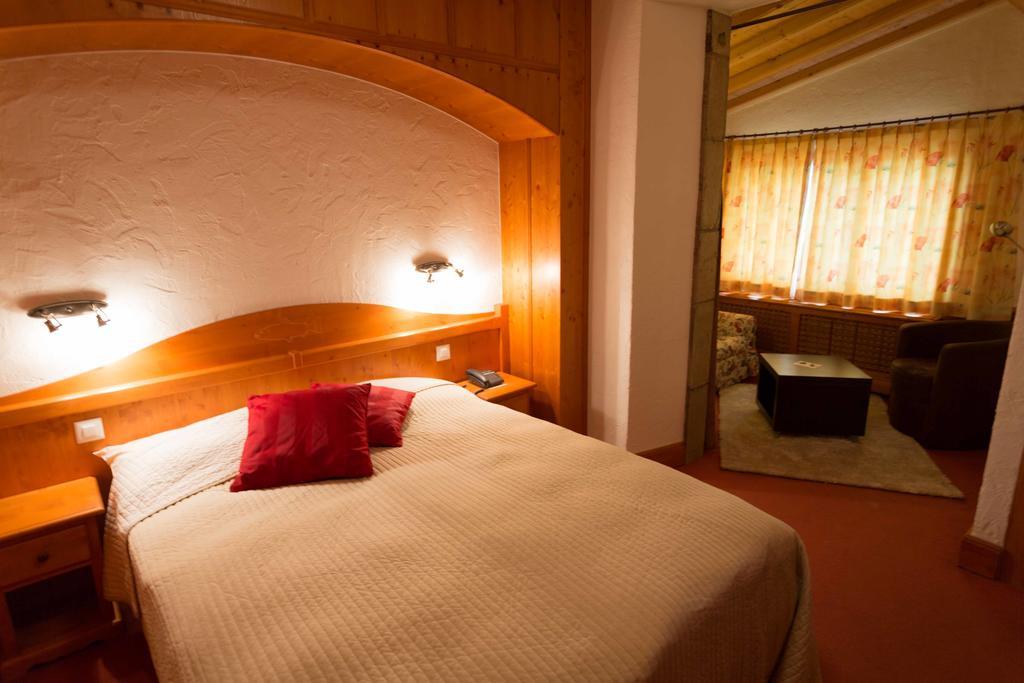 Hotel De La Truite & Spa Le Petit Nautilus Le Pont 部屋 写真