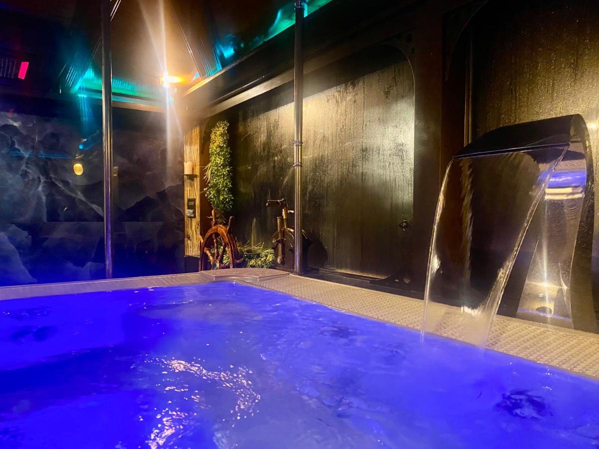 Hotel De La Truite & Spa Le Petit Nautilus Le Pont エクステリア 写真