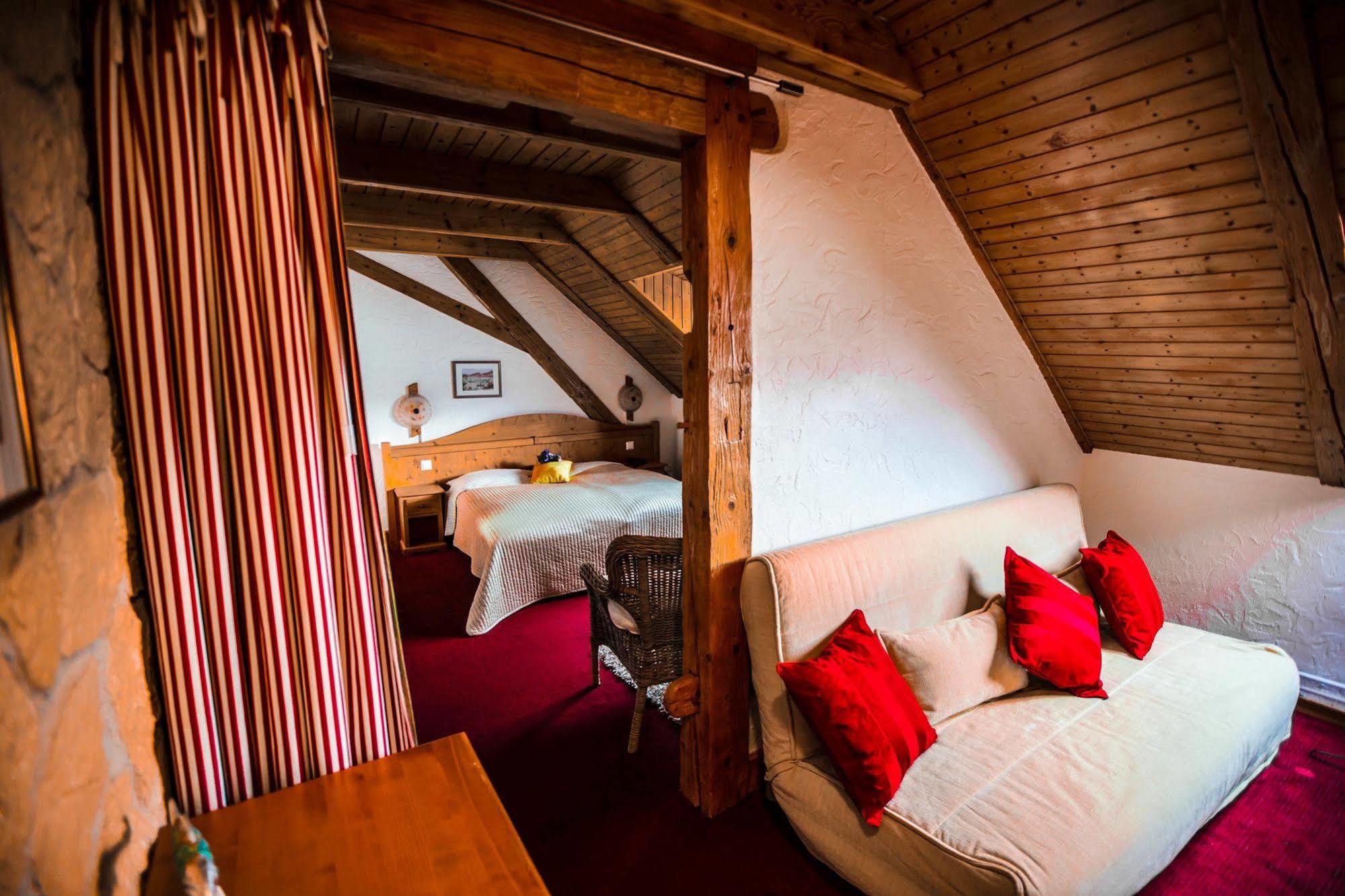 Hotel De La Truite & Spa Le Petit Nautilus Le Pont エクステリア 写真